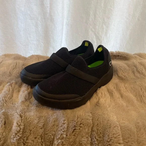 OOFOS Black OOmg eeZee Low Water Shoes 6 - Picture 4 of 8